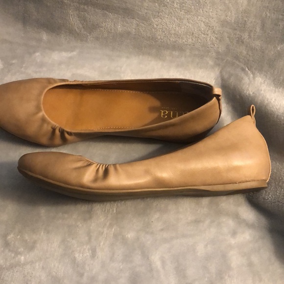 Size 8 Ana Tan Ballet Style Flats - Picture 3 of 8